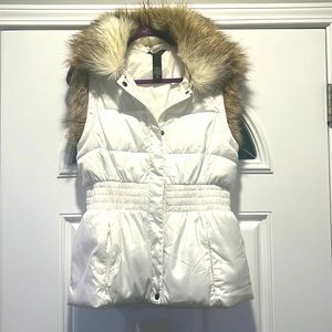 Moda International size medium vest / faux fur
